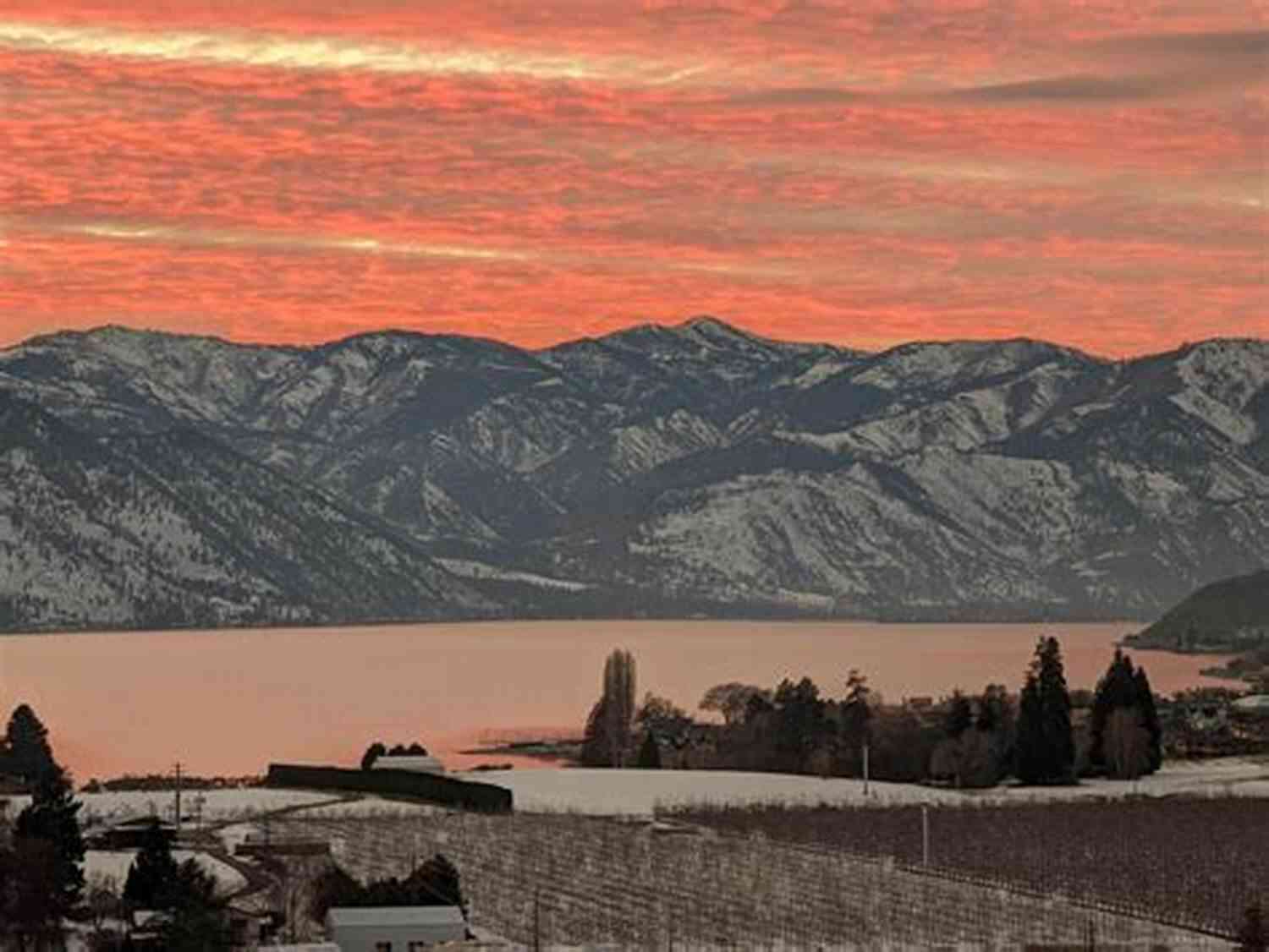 Lake Chelan Sunset Sawdust And Satin: A Firefighter Romance (Lake Chelan Novel #1)