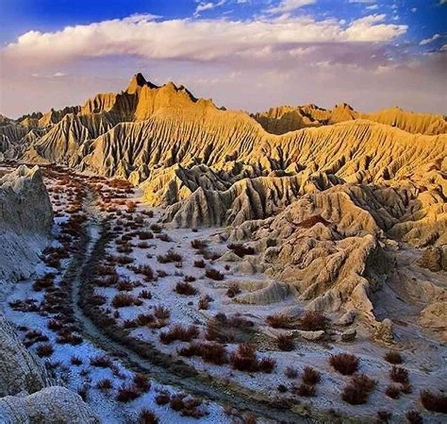Majestic Martian Mountains In Alook Visit Alook S Cool Place In Outer Space (Let S Explore The World Series)